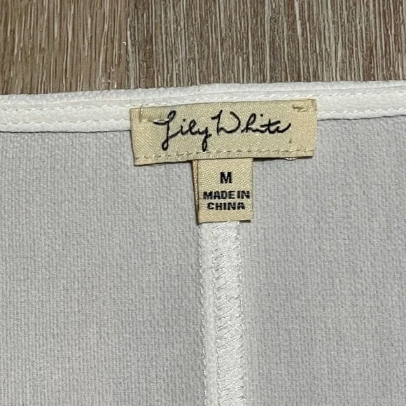 Lily White Cold Shoulder‎ Tie Sleeve Blouse Top White Size Medium BOHO EUC - Picture 4 of 6